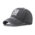 Berretto da baseball in cotone lavato grigio scuro invecchiato con scritte bianche unisex - Nero