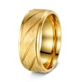 8mm goldener Titanstahlring für Herren mit diagonalem Bürstenfinish und Politur - US 7 / Gold