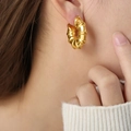 Pendientes de aro retro en forma de bambú de acero de titanio chapado en oro 18k - Dorado