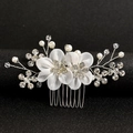 Pettine per capelli da sposa con fiori di stoffa bianchi e strass su sfondo nero liscio - Argento