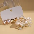 Juego de tres pares de pendientes elegantes con perlas cuadradas y pétalos blancos - Juego De 3 Pares - Pin De Plata Blanco