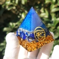 Lapis lazuli crystal pyramid with golden eye of Horus symbol on blue resin top - QK26 Horus / 6cm