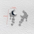 Dettaglio pendente luna e stella in argento con smalto nero e strass da 17x37mm - Luna Stella Nera