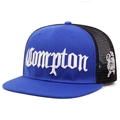 Gorra trucker Compton azul y negra con bordado 3D, visera plana y rejilla trasera - Ajustable / Azul/Negro