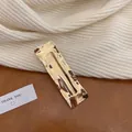 Minimalistische goldene rechteckige Haarspange aus Metall mit Hammerschlag-Struktur - Rechteck / Gold