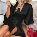 Elegante albornoz kimono de satén negro con cinturón para mujer, tacto de seda suave - S / Negro