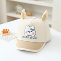 Dettaglio del cappellino neonato con orecchie di coniglio e ricamo carino - 48cm (5-18 mesi) / Bianco Sporco Coniglio