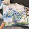 Foulard quadrato in seta con stampa Iris di Van Gogh su fondo in finta pelliccia - Bordo Ciano (Iris di Van Gogh)