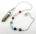 Unakite kristallen pendel met zeven chakra stenen kralen aan een zilveren metalen ketting - B33-Unakiet