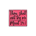 Spilla in smalto rosa con testo Thou shall not try me Mood 24:7 e bordo in metallo nero - Stile Slogan Quadrato Rosa (QHXZ1008)