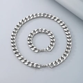 Detailweergave van zilveren Cubaanse schakelketting en armband set met sluiting - 13mm Breed Staalkleurig Armband (21cm)