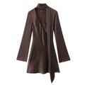 Vestido mini de satén café oscuro con manga larga, escote en V profundo y cuello bufanda - XS / Marrón Oscuro