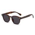 Lunettes de soleil rétro léopard avec verres gris et rivets argentés en losange - Monture Léopard Verre Noir (C42)