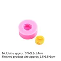 Rosa Silikonform für Mini-Pancake-Fondant mit dem fertigen gelben Musterstück daneben - Klein B222 / Rosa
