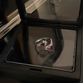 Anello aperto argento con pietra rossa a goccia e piccoli zirconi brillanti incastonati - Stile Zampa di Gatto (猫爪戒指)