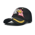 Gorra de béisbol negra con bandera de EE. UU. y bordado de águila en fondo blanco - Águila Negra Trigo