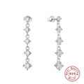 Detalle de pendientes de plata 925 con cinco piedras redondas de circonita blanca pura - Plata 925 / Platino - Estilo 2