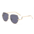 Occhiali da sole aviator alla moda con montatura in oro e lenti geometriche, vista a 45 gradi - Montatura Oro Lenti Grigie