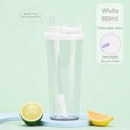 White 880ml Tritan boba cup with retractable straw and portable handle for bubble tea - White