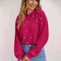 Detalle del suéter de punto rosa fucsia con mangas farol y adornos de perlas blancas - S / Rosa Rojo