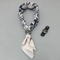 Weißes Bandana mit dunkelblauem Muster und silberner Stern-Schnalle aus Baumwolle - Schal-Set / Beige Seefahrt mit Sternschnalle