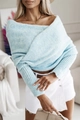 Maglione in maglia celeste con scollo incrociato e gonna bianca per un look alla moda - Azzurro