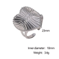 Detailaufnahme des silbernen Herzrings mit Amore-Gravur und 18mm Innendurchmesser-Info - Stahlfarbe
