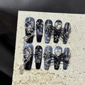 Gothic-Punk-Nägel zum Aufkleben mit dunkelblauem Glitzer und 3D-Silberkreuzen - Extra Klein (XS) / Dunkelblau (2313-Extra Lange Sargform)