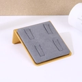 Goldener L-Ringständer aus Metall mit 4 Schlitzen und grauem Samtfutter - 4-Position Metall / Grau