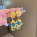 Close-up of vintage gold flower earrings with blue crystal drops and white pearls - Blue (S925 Silver Pin)