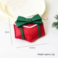 Mini rode vilten kerstcadeautas met groene strik voor kerstboombescherming - Effen Rood Cadeauzakje