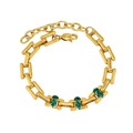 Dettaglio di un bracciale a maglie dorate con pietre verde smeraldo e chiusura a moschettone - Bracciale con Doppio Zircone - Maglia Rettangolare (CK801)