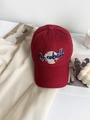Berretto Baseball Mom rosso scuro con toppa ricamata su felpa con cappuccio color crema - Rosso