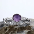Conjunto de anillos de plata S925 con gema púrpura y circonitas sobre piedra natural - Platino + Amatista Natural