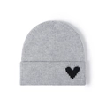 Gorro de punto gris con diseño de corazón negro, gorro térmico de invierno para mujer - Talla única / Gris claro