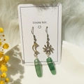 Boucles d'oreilles asymétriques soleil lune avec pierre verte et détails en fil - Aventurine Verte