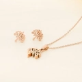 Detalle del conjunto de collar y pendientes de Árbol de la Vida en oro rosa - Conjunto Árbol de la Vida (KS119880-K) / Oro rosa