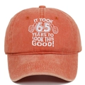 Gorra de algodón lavado naranja óxido con bordado blanco del 65 cumpleaños y pulgares - Naranja Lavado 65 Años