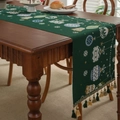 Camino de mesa navideño con jacquard verde, copos de nieve y borlas decorativas - 35x200cm / Caramelo de Navidad Verde