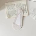 Calcetines invisibles de encaje blanco con borde ondulado y patrón floral calado - Talla única / Gris