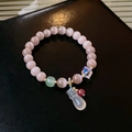 Détail du bracelet en perles de fluorine colorée avec œil de chat sur cuir noir texturé - 12# Oeil de Chat Rose Pâle