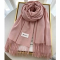 Close-up of pink cashmere scarf featuring elegant tassels and Gerunsi brand label - Lotus root pink