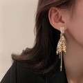 Elegante gouden kwastjes oorbellen met strassteentjes en metalen lovertjes op model - Vissenstaart Lovertjes Kwastjesstijl (21#)