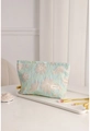 Detalle de neceser jacquard azul claro con flores y etiqueta tejida en bandeja blanca - Verde con flores beige