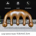 Handgefertigter Fünf-Zahn-Sandelholz-Kopfmassagekamm mit großen Kugelspitzen zur Therapie - Massagekamm Mit Kugelkopf Aus Goldenem Sandelholz