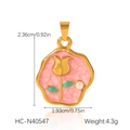 Dettaglio di un ciondolo a tulipano dorato con smalto rosa e una perla bianca pura - Squisito stile tulipano perlato rosa (HC-N40547)