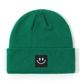 Berretto in maglia verde brillante per neonati con toppa quadrata nera con faccina felice - Verde Scuro