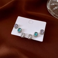 Dettaglio degli orecchini a perno in argento con cristalli ovali viola, blu e chiari - Rame/Zircone/925 Sterling Silver Earring Post / Set Viola-Blu-Bianco (6 Pezzi)