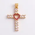 Ciondolo a croce dorata con cuore rosso e zirconi cubici in finitura di lusso - Rosa-M41C2935