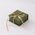 Elegante dunkelgrüne quadratische Schmuck-Geschenkbox mit bedrucktem Zierband - 10.5*10.5*4.5 / Dunkelgrün